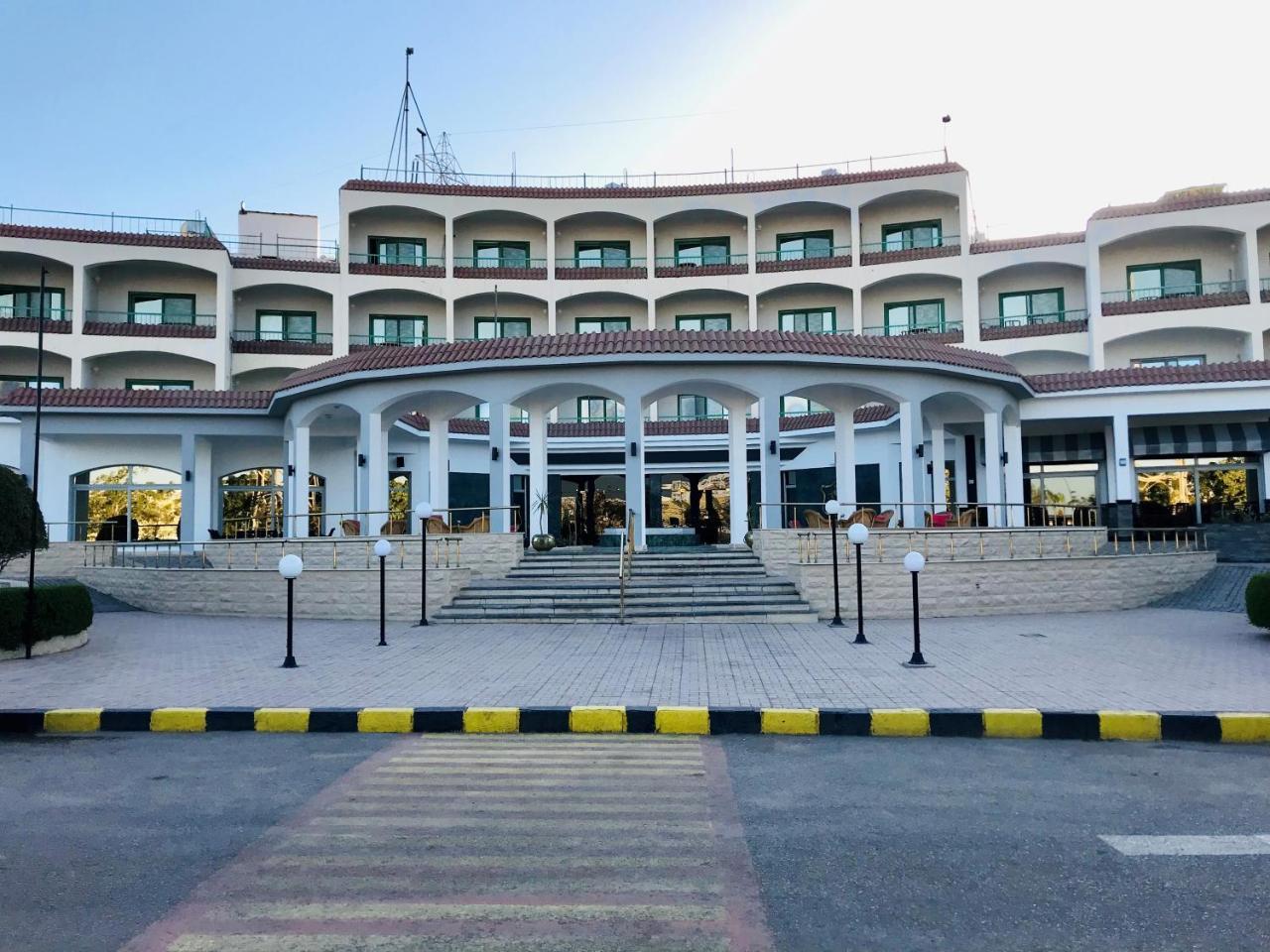 Assiut Cement Hotel Exteriör bild